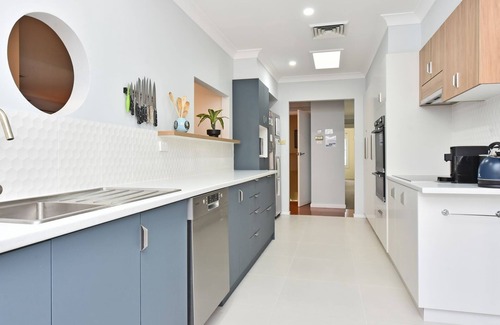 Wangi Wangi House | Wangi Dreaming: Waterfront Home with Spa & Pool Access