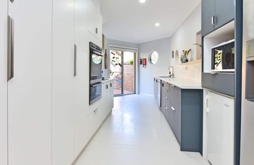Wangi Wangi House | Wangi Dreaming: Waterfront Home with Spa & Pool Access