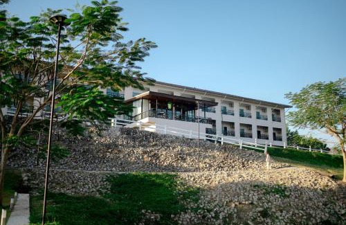 Wang Muang House | Wangpruksa Resort: Oceanfront Retreat with Pool & Dining
