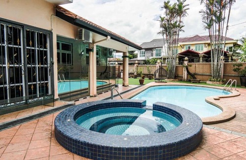 Federal Territory of Kuala Lumpur House | Family House at Wangsa Maju with Private Pool - Guest Rated 10/10