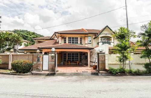Federal Territory of Kuala Lumpur House | Family House at Wangsa Maju with Private Pool - Guest Rated 10/10