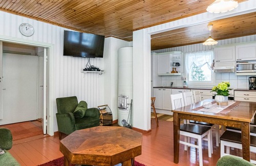 Kuortti House | Experience Wanha Karminranta with Breathtaking Lake Views