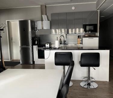 Kaaresuvanto Apartment | Discover Wanha Tulli: Family-Friendly Retreat with Dining