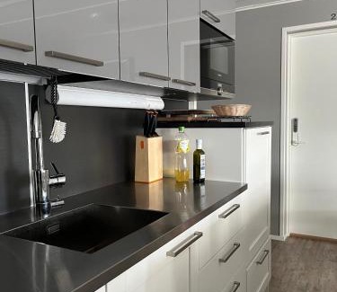 Kaaresuvanto Apartment | Discover Wanha Tulli: Family-Friendly Retreat with Dining
