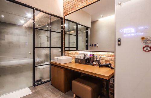 Wanju Hotel | Eco-Friendly Wanju Bohemian Motel with Hot Tub & Breakfast