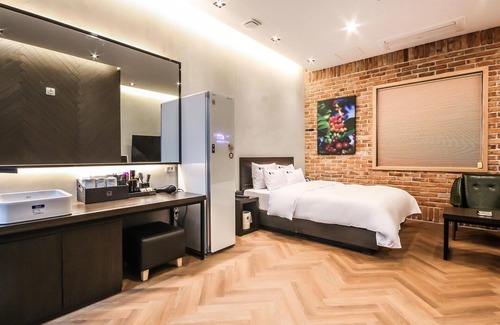 Wanju Hotel | Eco-Friendly Wanju Bohemian Motel with Hot Tub & Breakfast