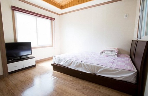 Konggi House | Discover Wanju Cypress Forest Story Pension with Pool & Breakfast