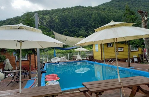 Konggi House | Discover Wanju Cypress Forest Story Pension with Pool & Breakfast