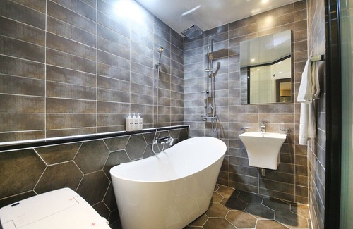 Wanju Hotel | Eco-Friendly Wanju Wine: Guest Rated 9.6 with Hot Tub