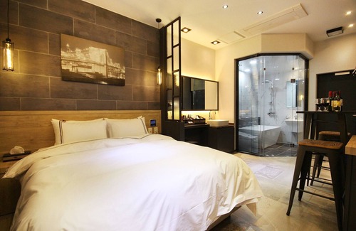Wanju Hotel | Eco-Friendly Wanju Wine: Guest Rated 9.6 with Hot Tub