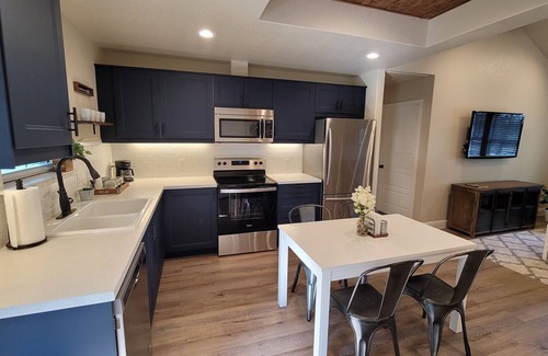 Boerne House | Immaculate Guesthouse with Spa and Breakfast Included