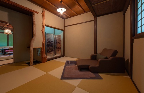 Takayama House | Eco-Friendly Wanosato: 4-Star Gem with Hot Tub & Dining