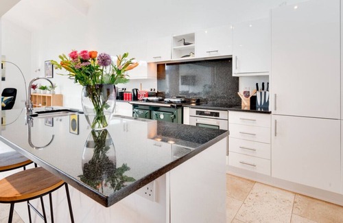 Littlebredy House | Wans Barton: Family-Focused Four Bedroom House for 10