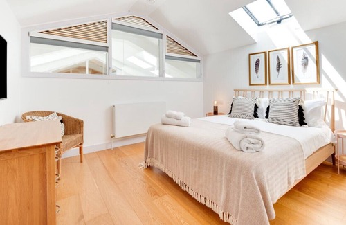 Littlebredy House | Wans Barton: Family-Focused Four Bedroom House for 10