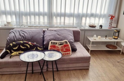 Wangsimnidoseon-dong Apartment | Convenient Hotel Near Subway Line 2 with Family Amenities