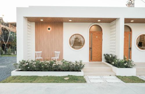 Pak Chong House | Discover Wantanee Ville: Family-Friendly with Breakfast Included