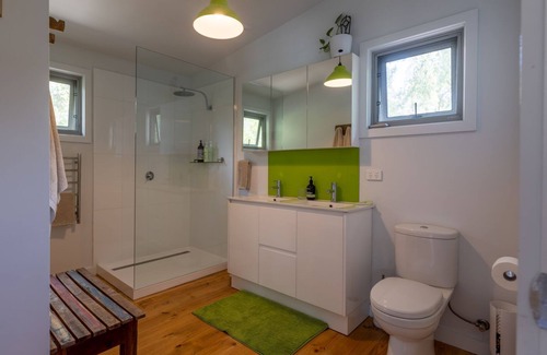Jamieson House | Experience Wanyiora: Relax by Lake Eildon's Shoreline