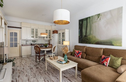 Malasana Apartment | Top-Rated BNBHolder Harmony in Trendy Malasaña