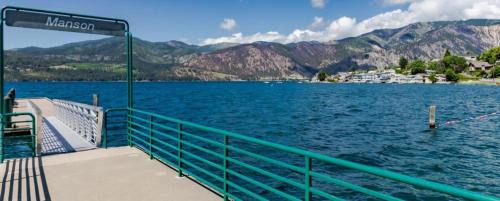 Wapato Point House | Exceptional Wapato Point Paradise with Pool & Hot Tub