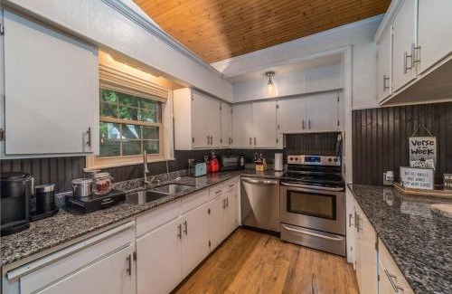 Springdale House | War Eagle Getaway