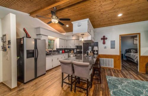 Springdale House | War Eagle Getaway