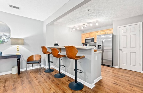 Auburn Condo | War Eagle South-1.5 to Stadium, pool and shops