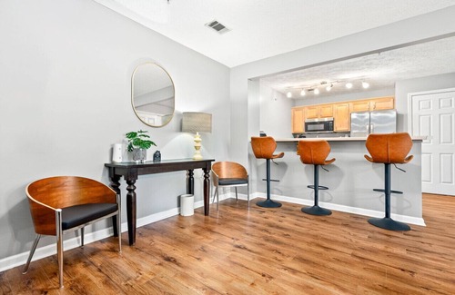 Auburn Condo | War Eagle South-1.5 to Stadium, pool and shops