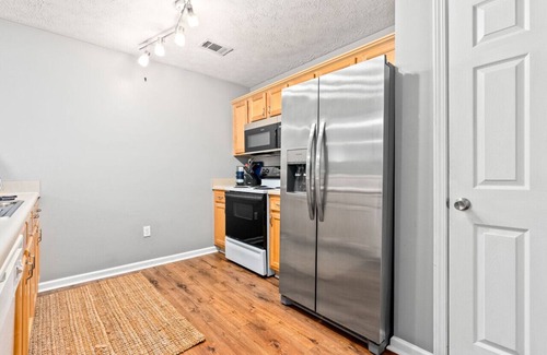Auburn Condo | War Eagle South-1.5 to Stadium, pool and shops