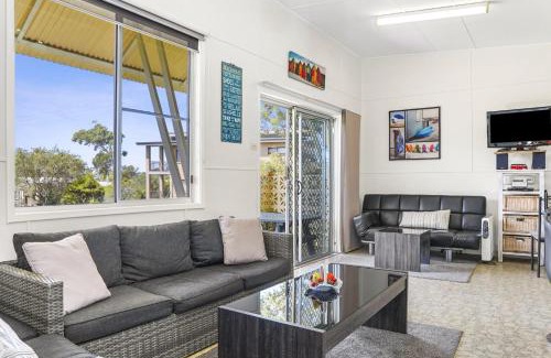 Bendalong House | Waratah Cottage: Family-Friendly Retreat by the Ocean