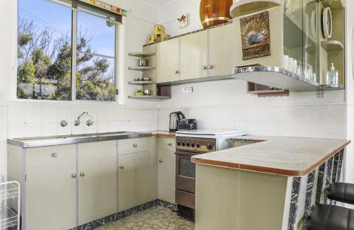 Bendalong House | Waratah Cottage: Family-Friendly Retreat by the Ocean