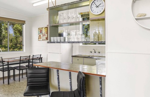 Bendalong House | Waratah Cottage - Oceanfront Escape with Pool & Breakfast