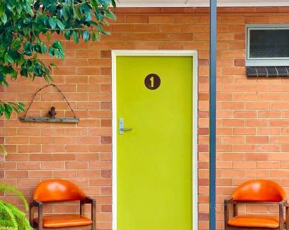 Warburton Hotel | Experience Warburton Motel: Mid-Century Style in the Mountains