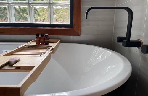 East Warburton House | Discover Warburton Woods Nature Retreat - Pet & Child Friendly