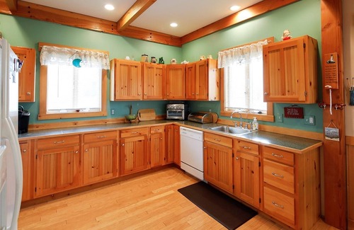 Standish Cottage | Cozy Retreat at WARD'S COVE on Sebago Lake