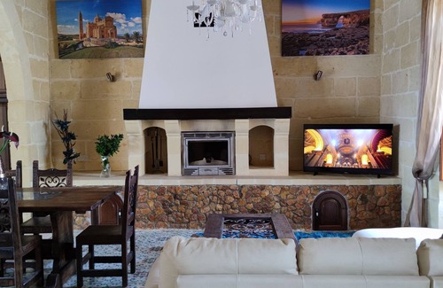 Xewkija House | Outstanding Warda Accommodation with Pool & Breakfast
