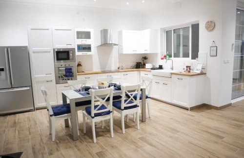Qala Apartment | Top-Rated Wardija Maisonette: Family-Friendly Retreat