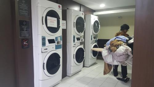 Semarang Apartment | Cozy Warhol Apartment with Pool Near Ahmad Yani Semarang