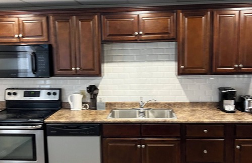 Parkdale Apartment | Inviting Nautical Retreat - Pet & Child Friendly Getaway