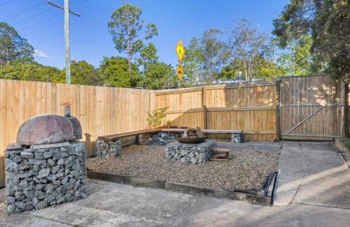 Gympie House | Cozy Cottage House - Ideal Child-Friendly Retreat