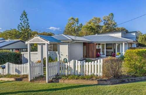Gympie House | Cozy Cottage House - Ideal Child-Friendly Retreat