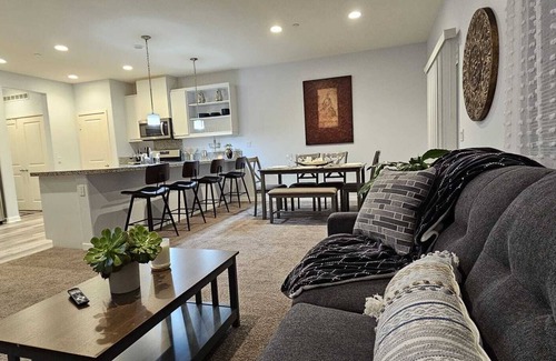 Moreno Valley House | Cozy Retreat with Spa, Pool & Lake Views - Guest Rated 10/10