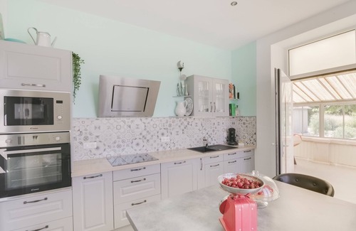 Robert-Espagne House | Family-Friendly Ocean View Retreat with Spa & Breakfast