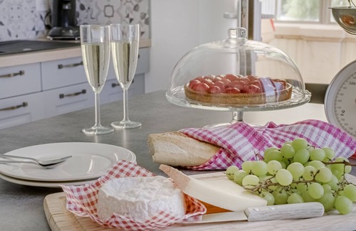 Robert-Espagne House | Family-Friendly Ocean View Retreat with Spa & Breakfast