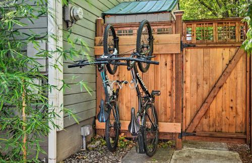 Siskiyou-Hargadine Historic District House | Inviting Ashland Cottage - Pet Friendly & Near SOU
