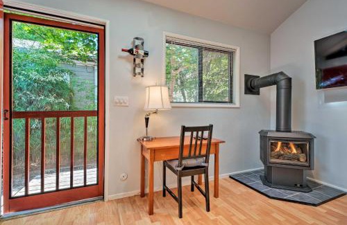 Siskiyou-Hargadine Historic District House | Inviting Ashland Cottage - Pet Friendly & Near SOU
