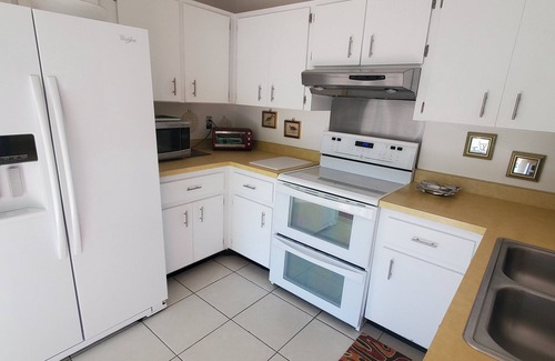 Bayou Oaks House | Cozy Pet-Friendly 2BR/2BA Oasis in Bay Front Neighborhood