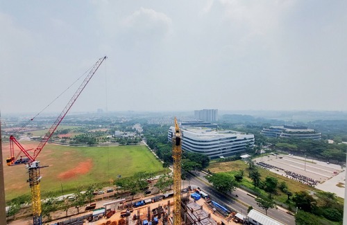 Bumi Serpong Damai Apartment | Cozy Studio at Sky House BSD with Pool and Breakfast