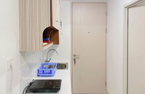 Grogol Utara Apartment | Cozy Tokyo Riverside Studio with Kitchen & Breakfast Included