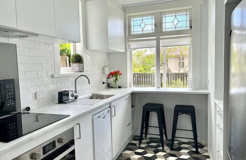 Devonport Apartment | Warm and Sunny Home Steps from Devonport Beaches