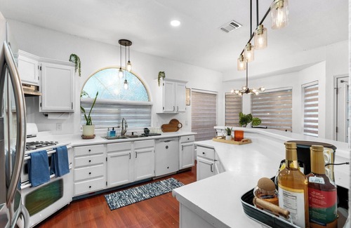 Parker Lane House | Welcoming Austin Retreat: 3BR, Pet-Friendly & Spa Access
